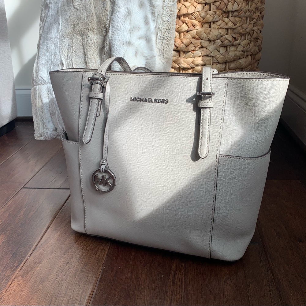 ✨MICHAEL KORS✨ Pearl grey leather tote
